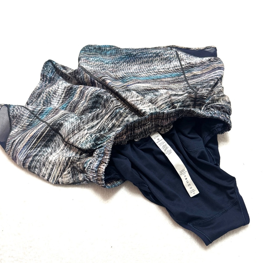 Lululemon x Peloton 6 Tall Hotty Hot Shorts II 4” In Digital Oasis Lined - Picture 4 of 9